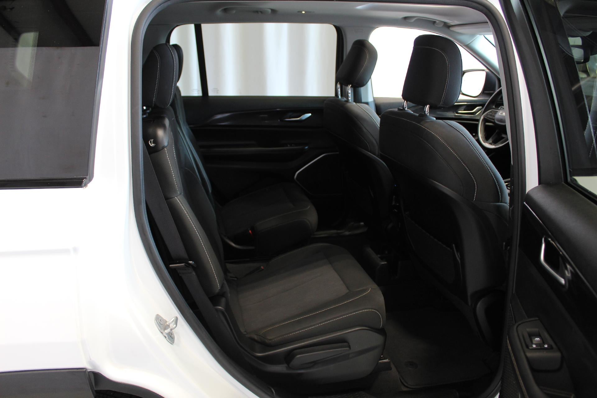 2022 Jeep Grand Cherokee L Laredo 4x4