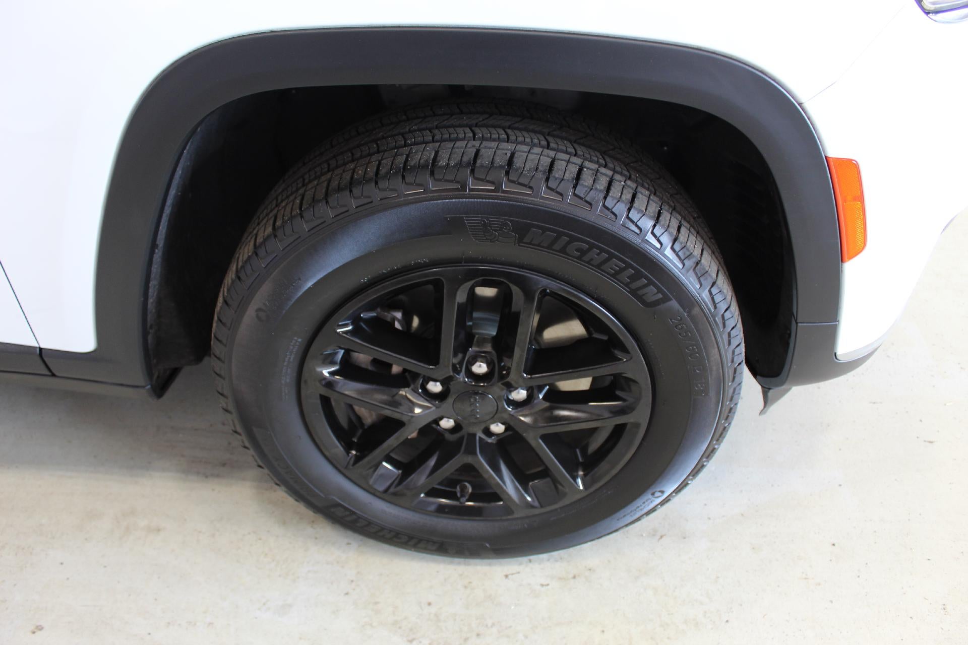 2022 Jeep Grand Cherokee L Laredo 4x4
