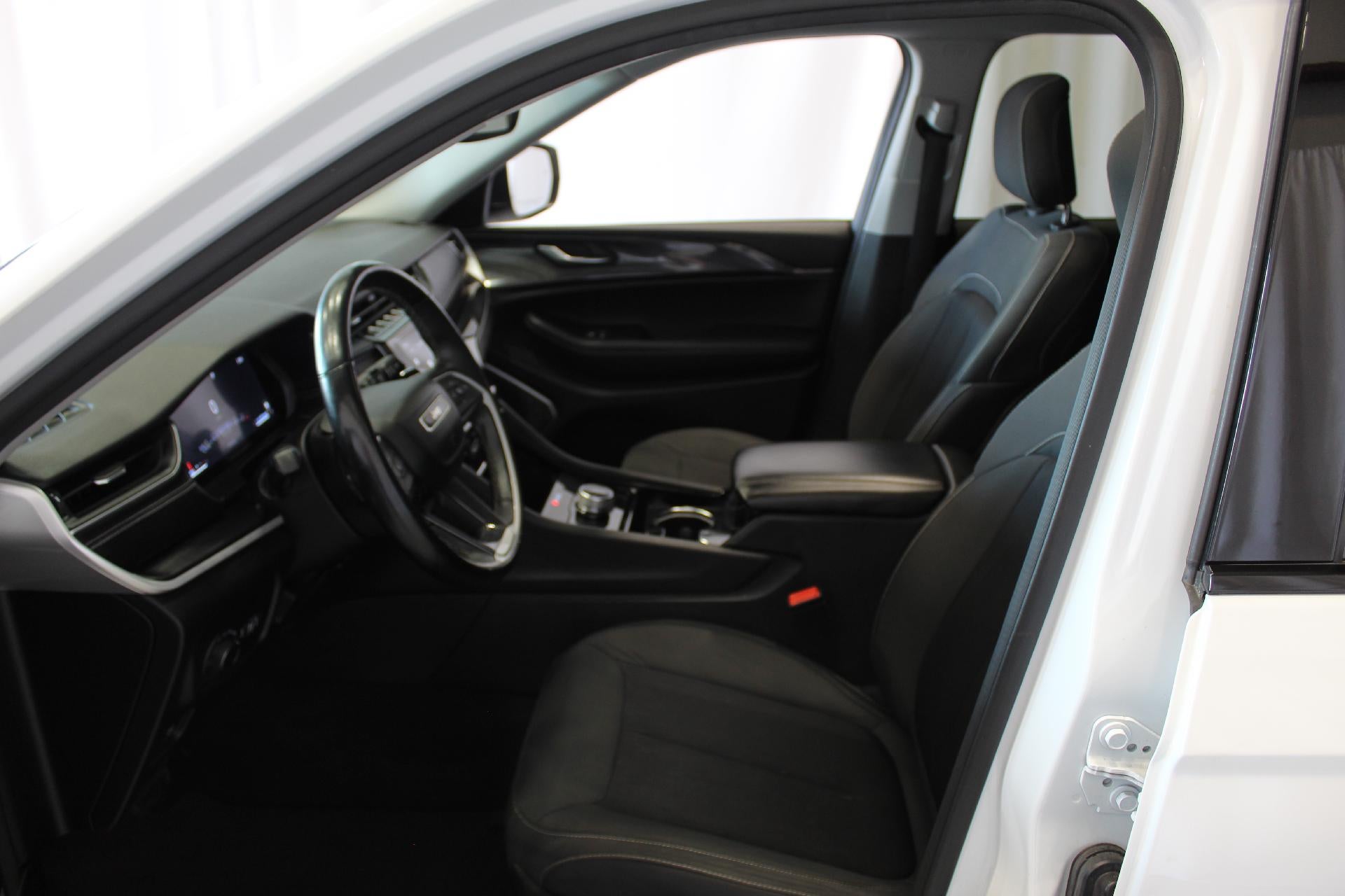 2022 Jeep Grand Cherokee L Laredo 4x4