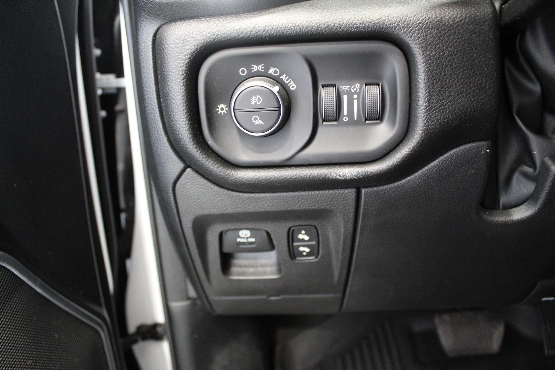 2023 RAM 1500 Laramie Crew Cab 4x4 5'7" Box