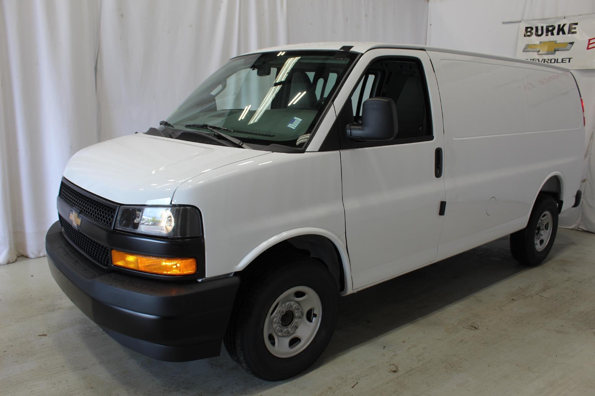 2026 Chevrolet Express 2500 Work Van HD's photo