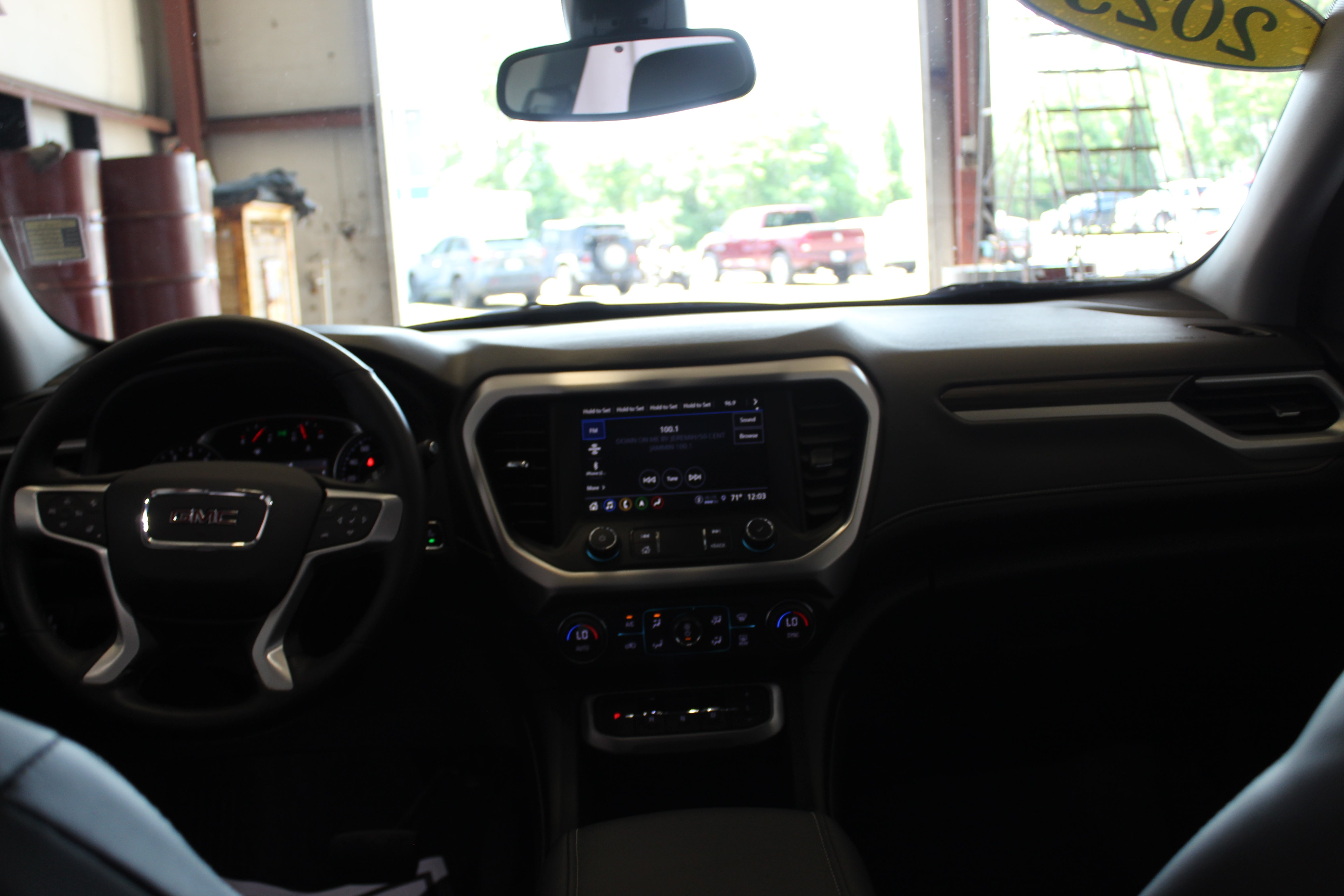 2023 GMC Acadia SLT