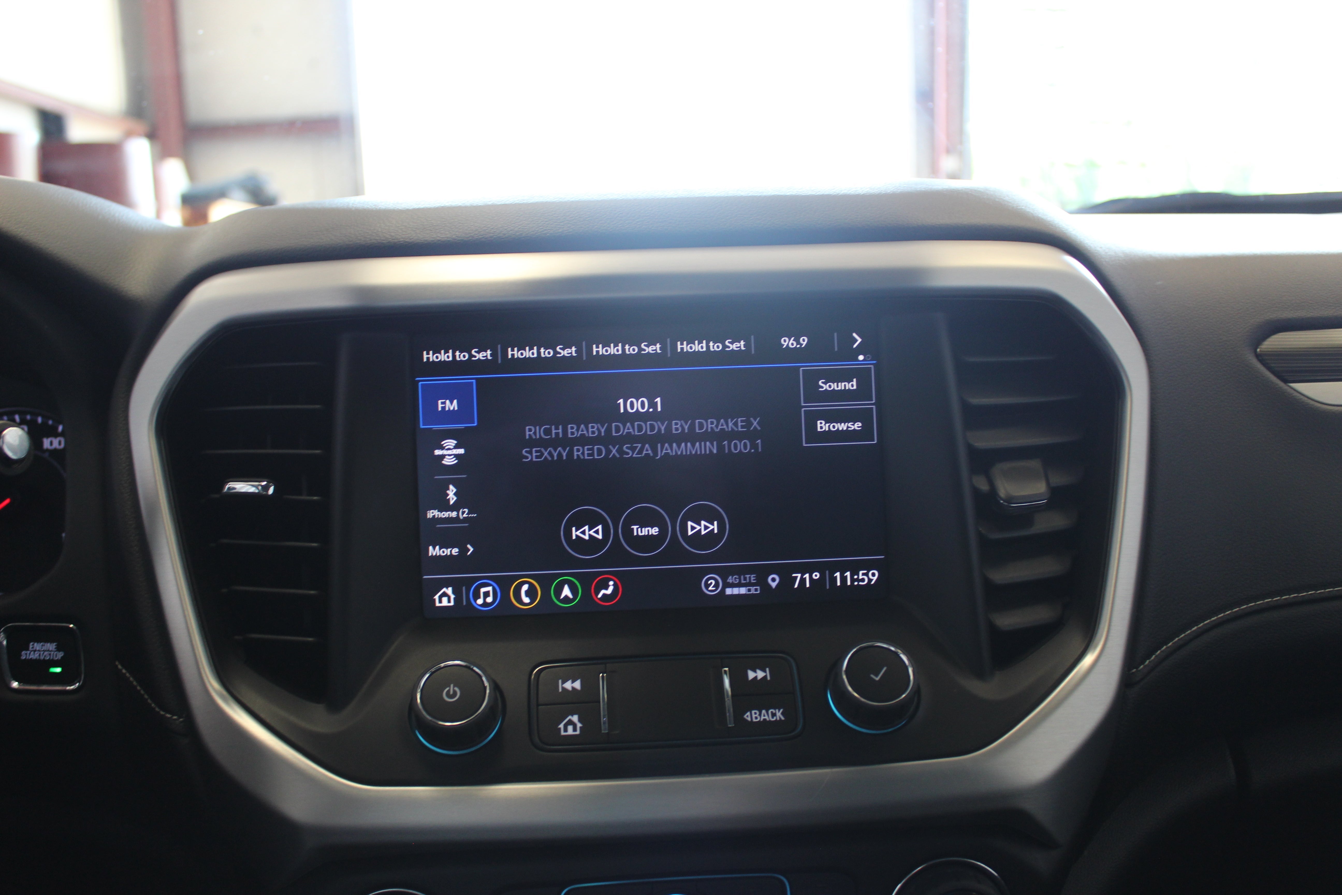 2023 GMC Acadia SLT